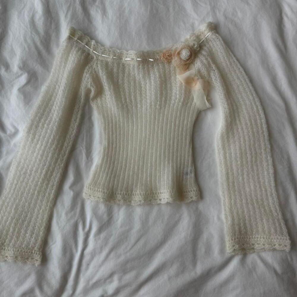 Mirror palais white lace long sleeve top with flower detail
